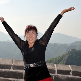 长城遇见两美女