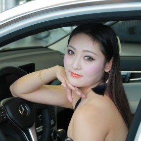 奔驰美女