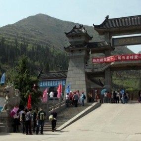 素有“东华山”之称誉的国家级的风景名胜区“五老峰”