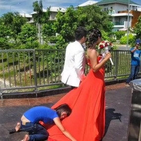 每张浪漫的婚纱照背后都有一个拼命的摄影师~