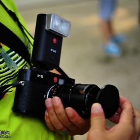 摄影中间的小亮点