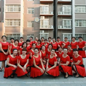 火红的六月大地飞歌