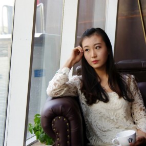 咖啡屋内休闲人