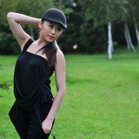 运动公园 【带着帽子地美女】