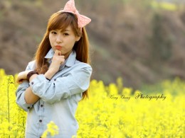 花中的女子————