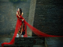 城墙根下的女人