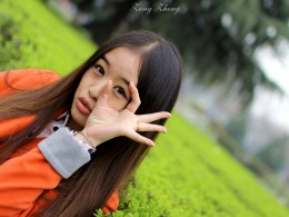 女孩的表情不错 绿色清新 人像外拍————