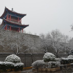 古城的年味(1)--除夕前.瑞雪落古城