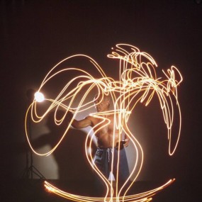 半个世纪前出自毕加索之手的光影绘画