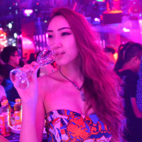 相看好处却无言