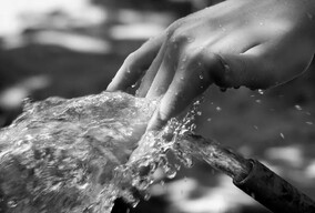 随手记录生活点滴趣味 手机黑白摄影生活纪实