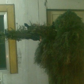 现实版伪装后的狙击手