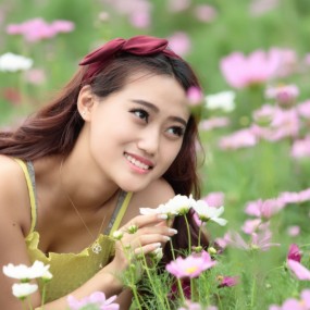 楼观花季美人醉