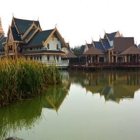 水随天去秋无际