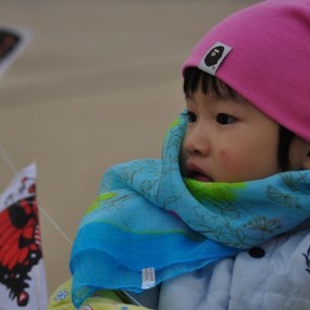 放风筝的小女孩