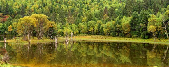 香格里拉--属都湖