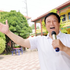 歌唱家慰问灞桥区东林老年公寓