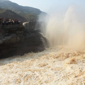 世界第一黄水瀑布-----壶口瀑布