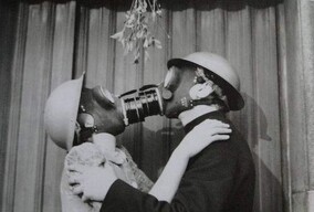 镜子分享&战争年代让人心碎的吻